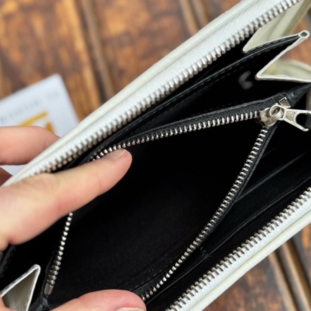 Balenciaga White Quilted Women's Wallet - Picture 8 of 8